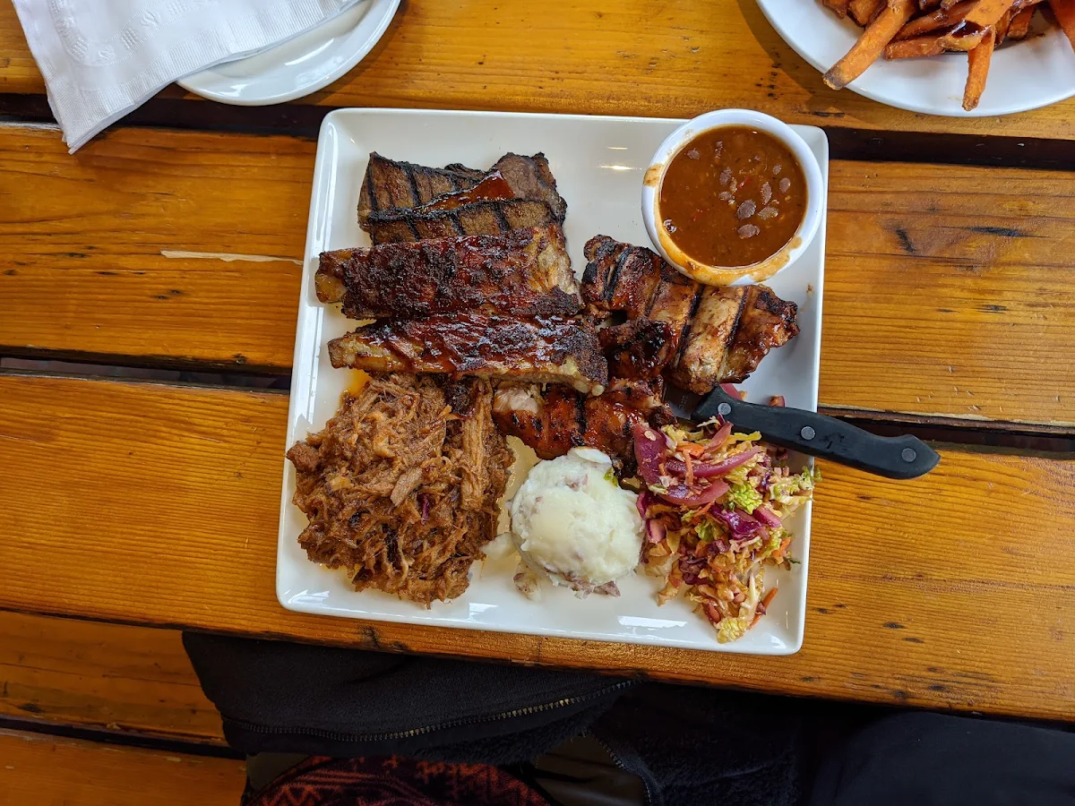 Competition Platter, Dusty's Bar & BBQ