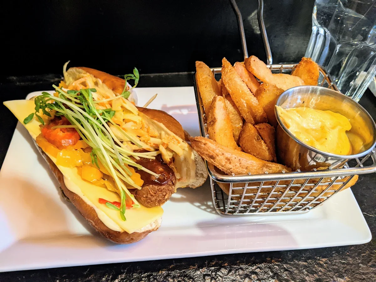 Vegan Bratwurst, Dusty's Bar & BBQ
