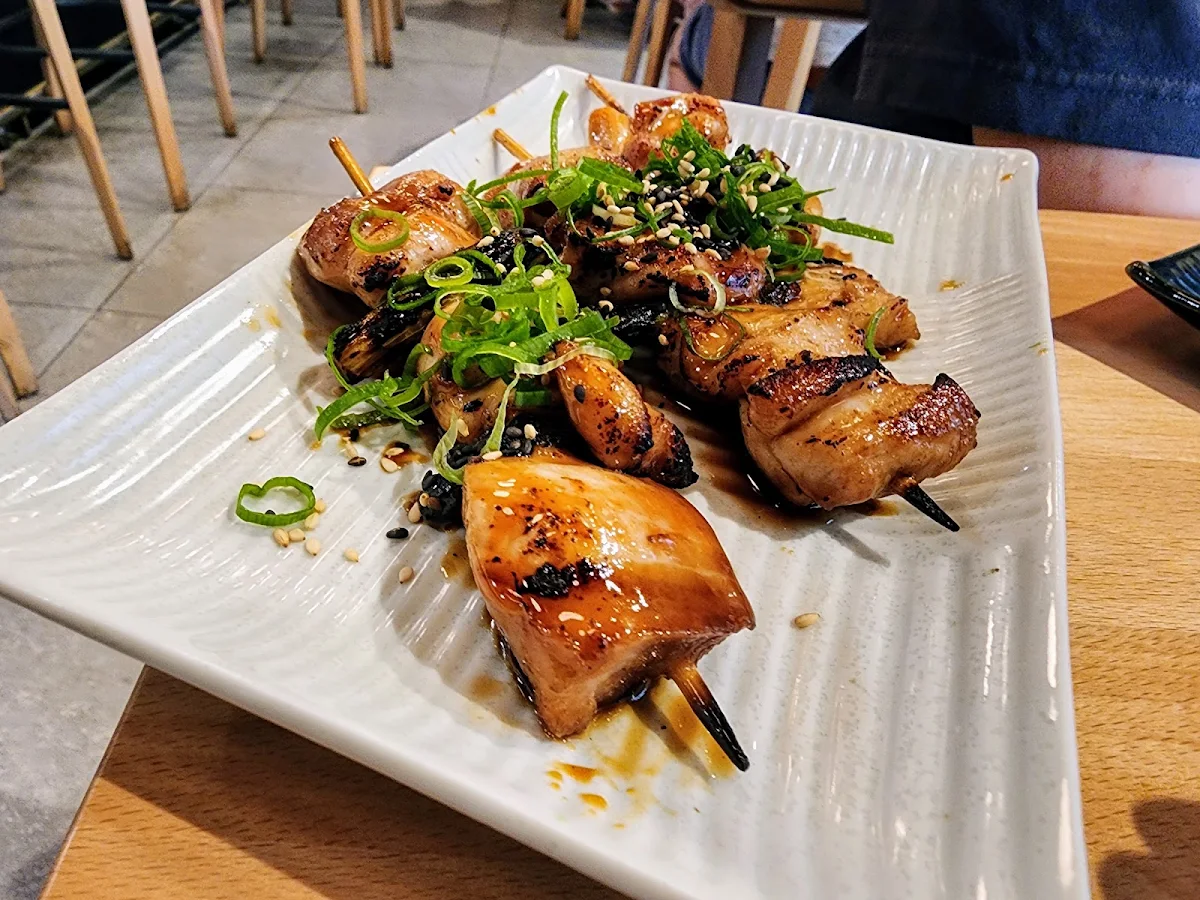 Chicken Yakitori, Haku