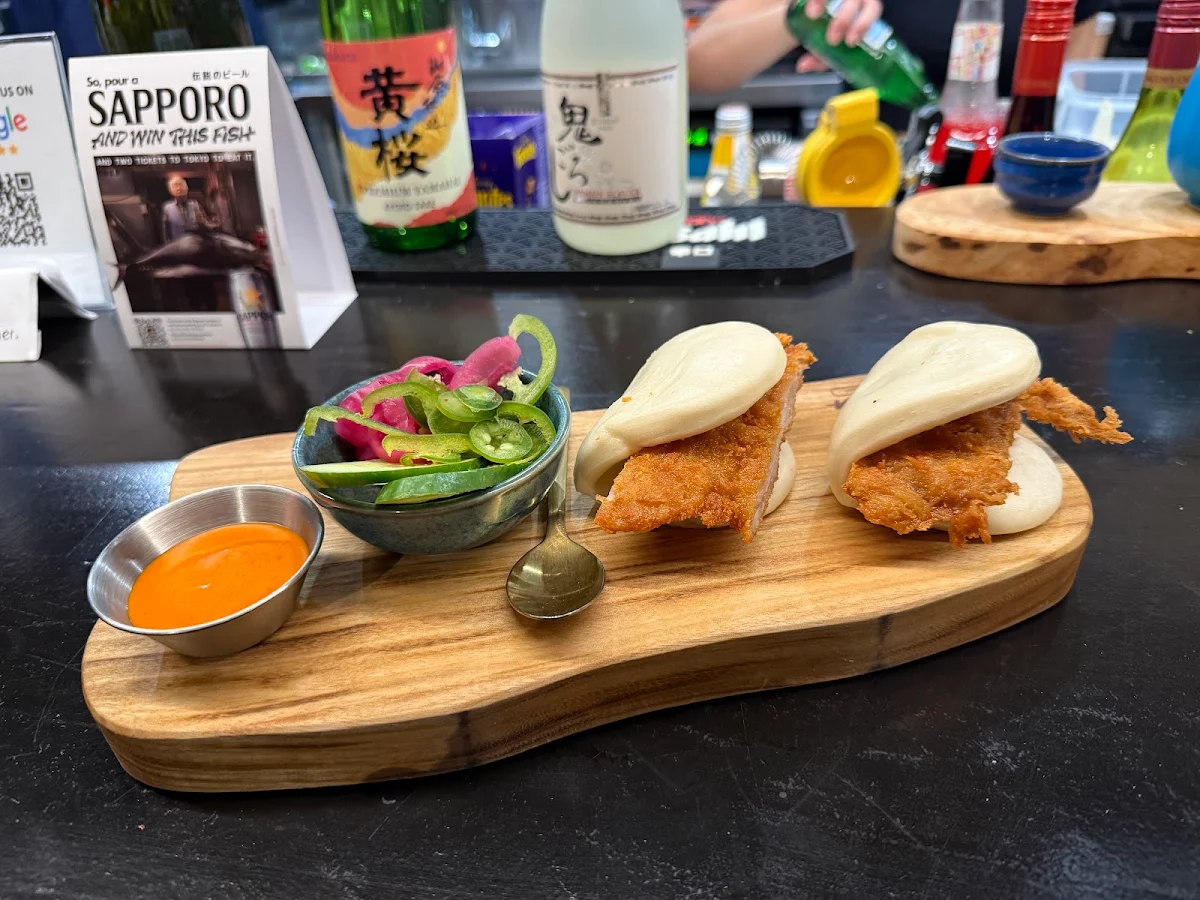 Katsu Chicken Hirata Buns, Haku