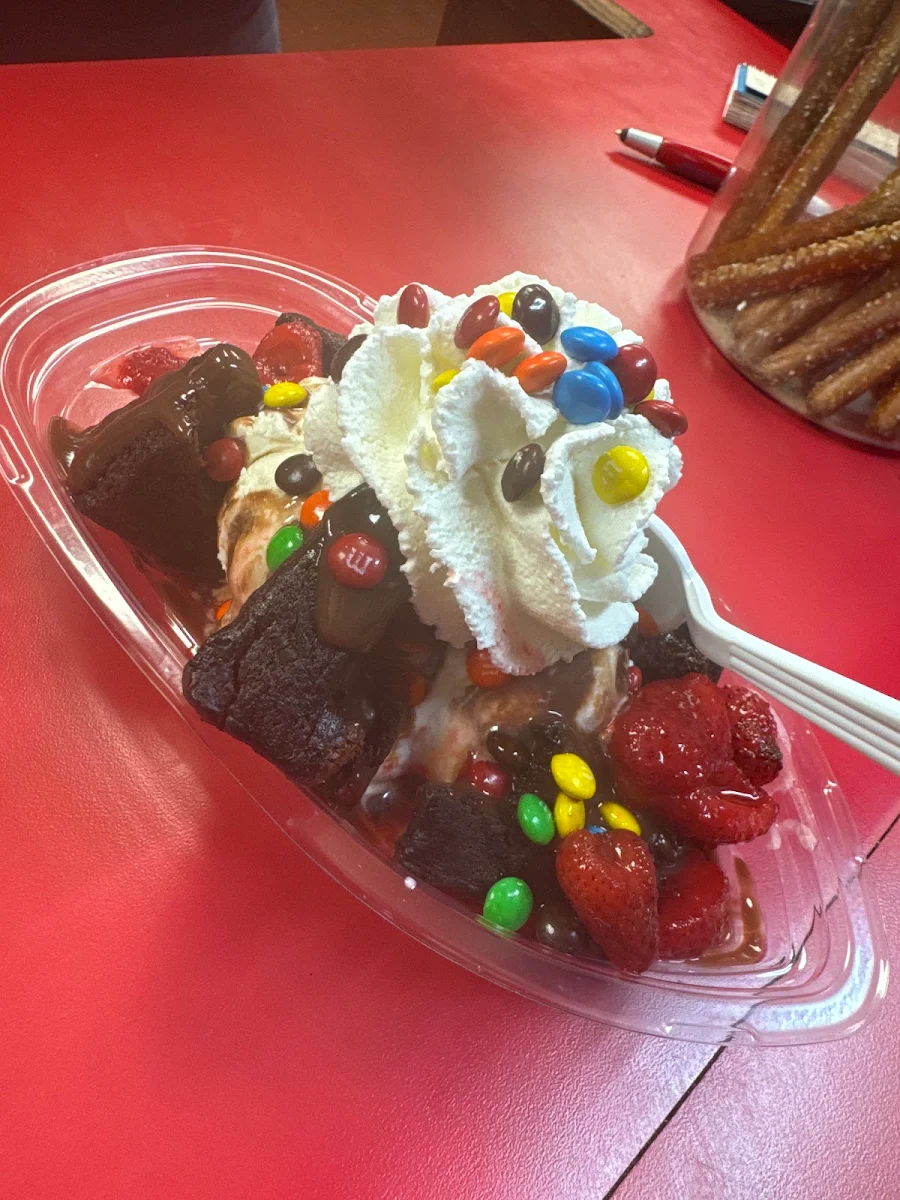 Junior Regular Brownie Strawberry Shortcake Banana Split Pint Sundaes