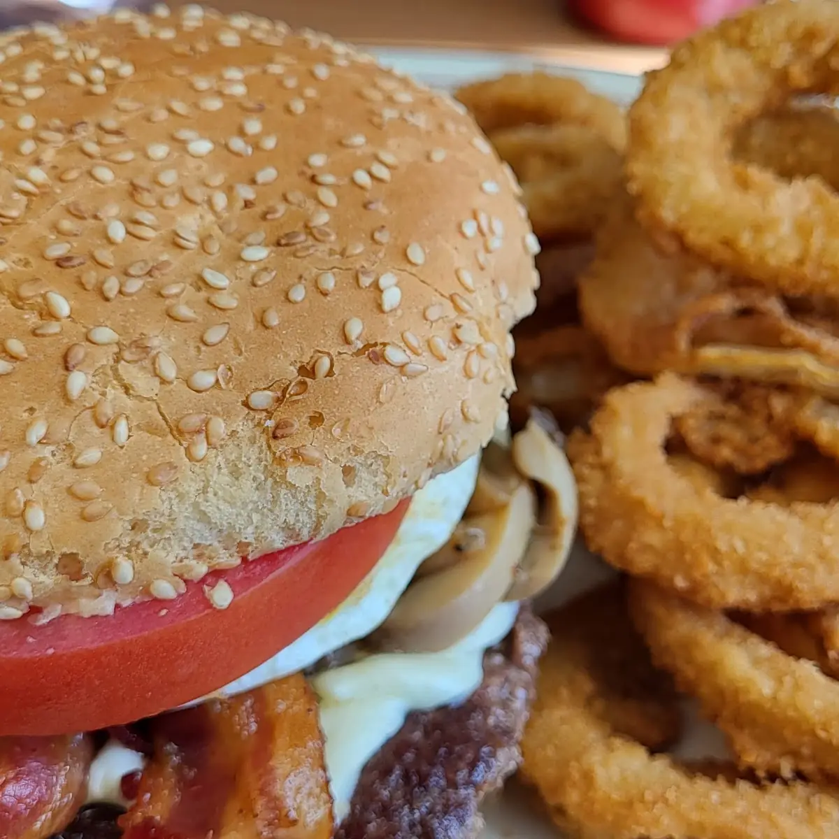 House Burger w Onion Rings
