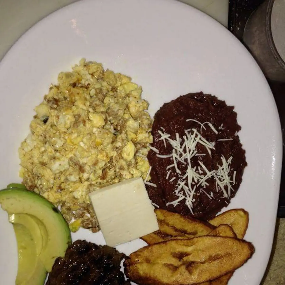 Carne Molida Con Tajadas Ground Steak