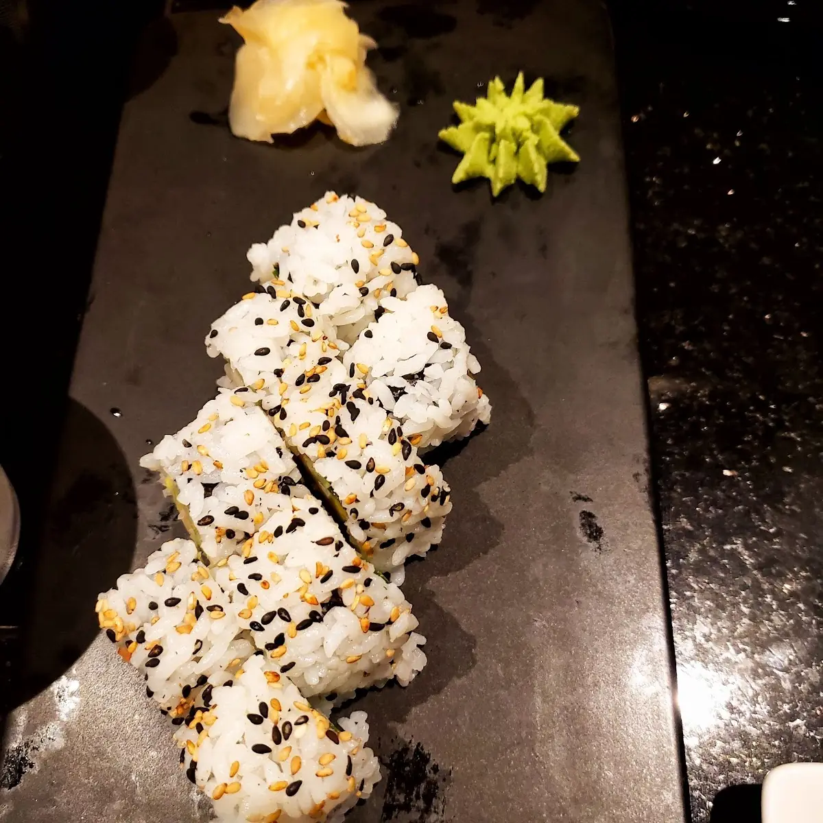 SPICY SALMON ROLL