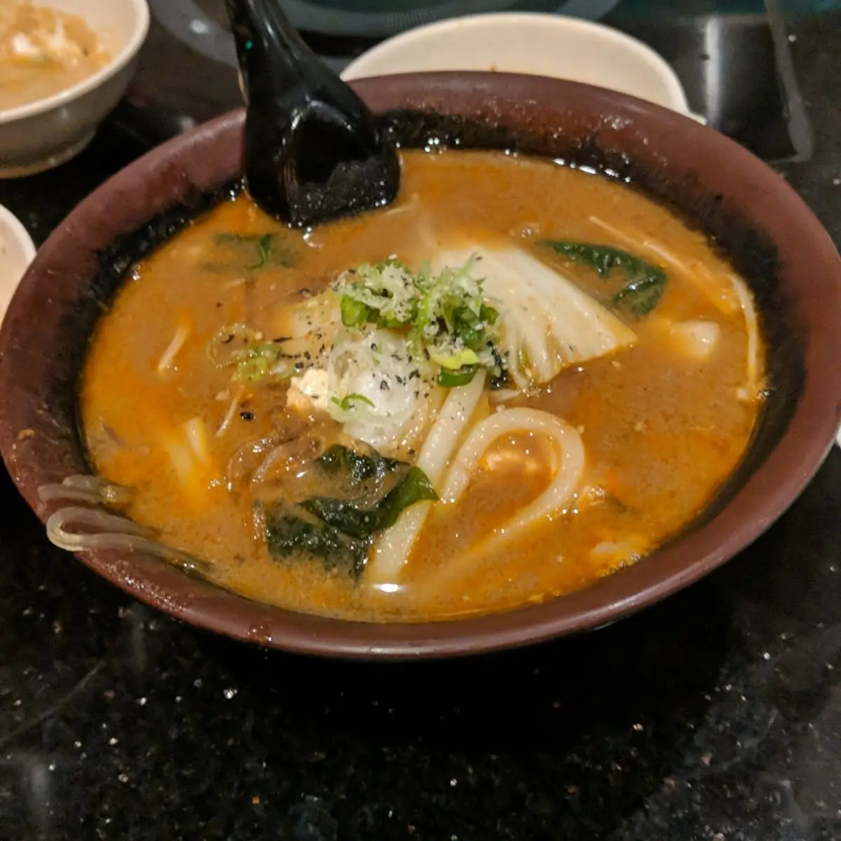 SPICY SALMON ROLL