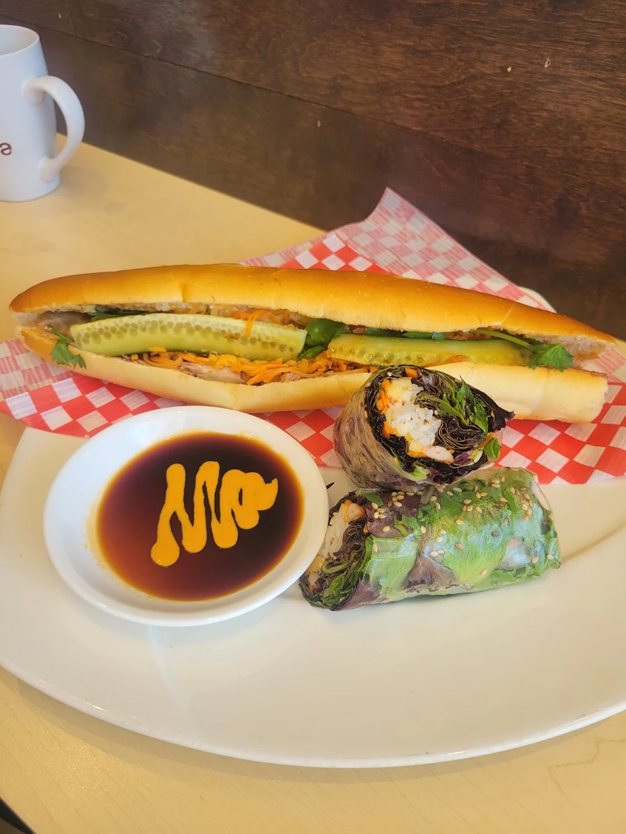 Banh Mi Porc & Spring Roll Crevettes, Pokai