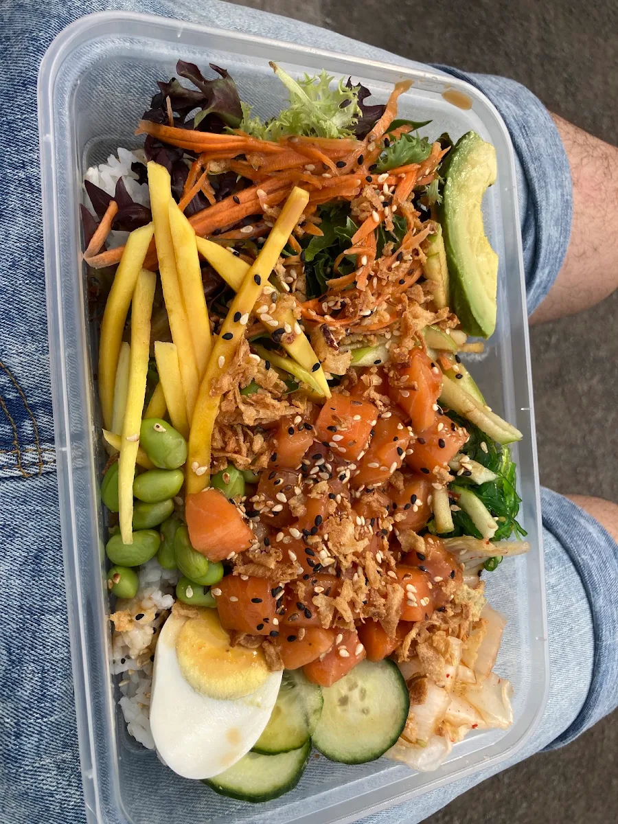 Poke Au Saumon, Pokai