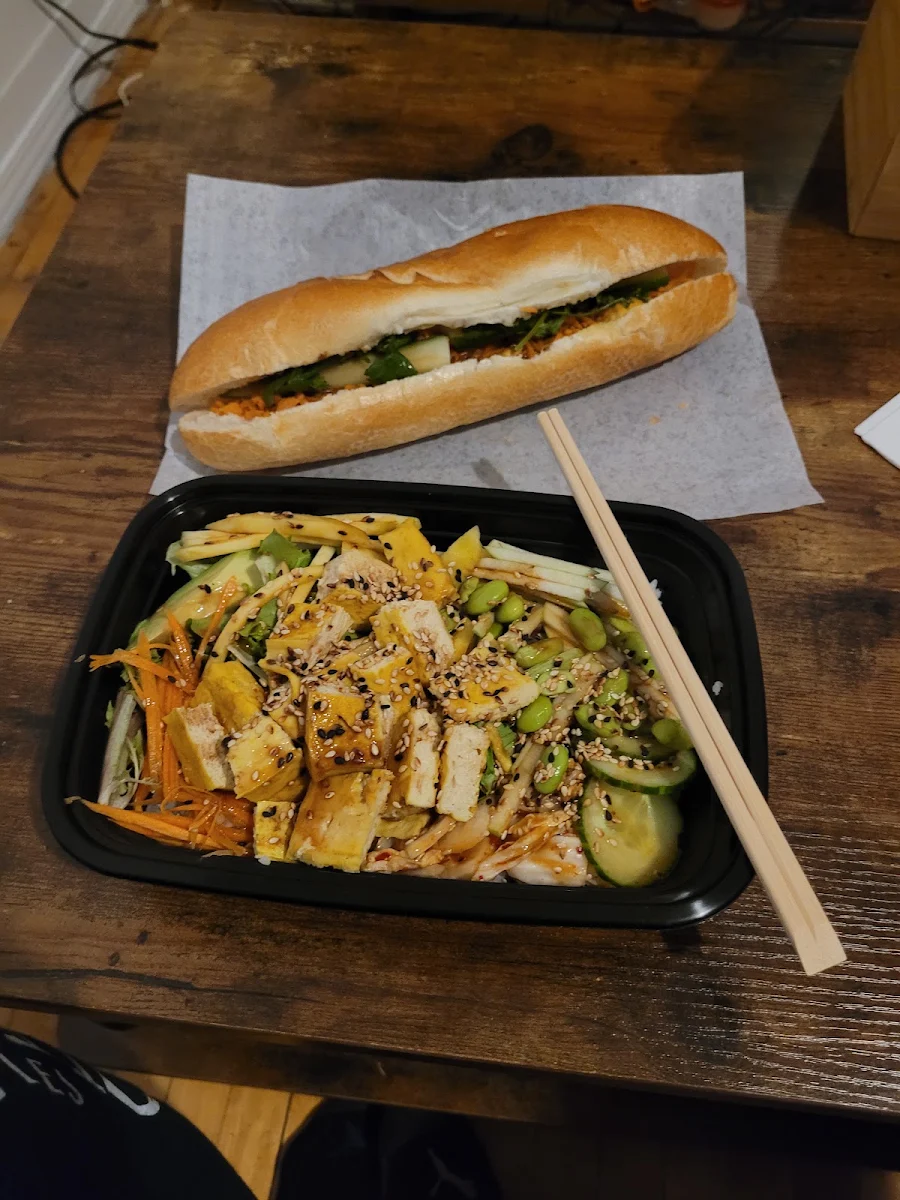 Sandwich & Poke Bowl, Pokai