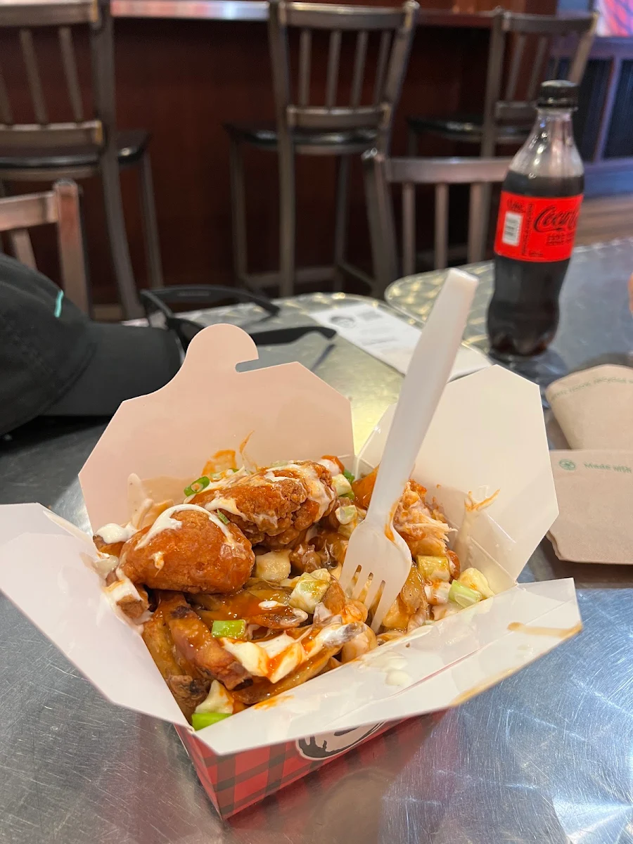 Popcorn Chicken Poutine, Smoke's Poutinerie Barrie