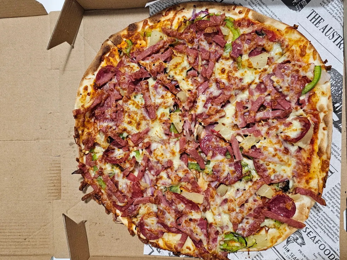 Small Supreme Pizza, Yummy Manoush