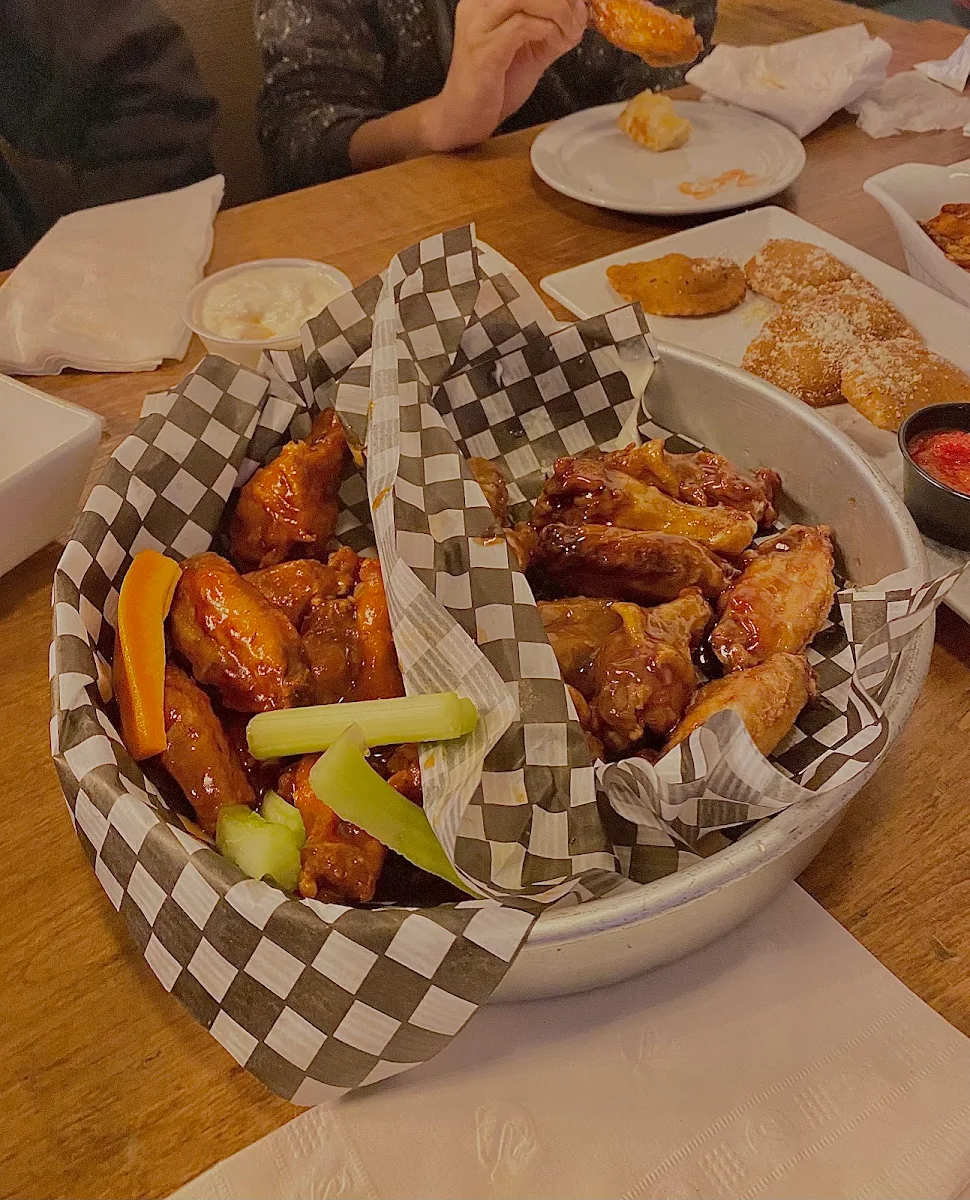 Chicken Wings, Cracker Jack's Bar & Grill