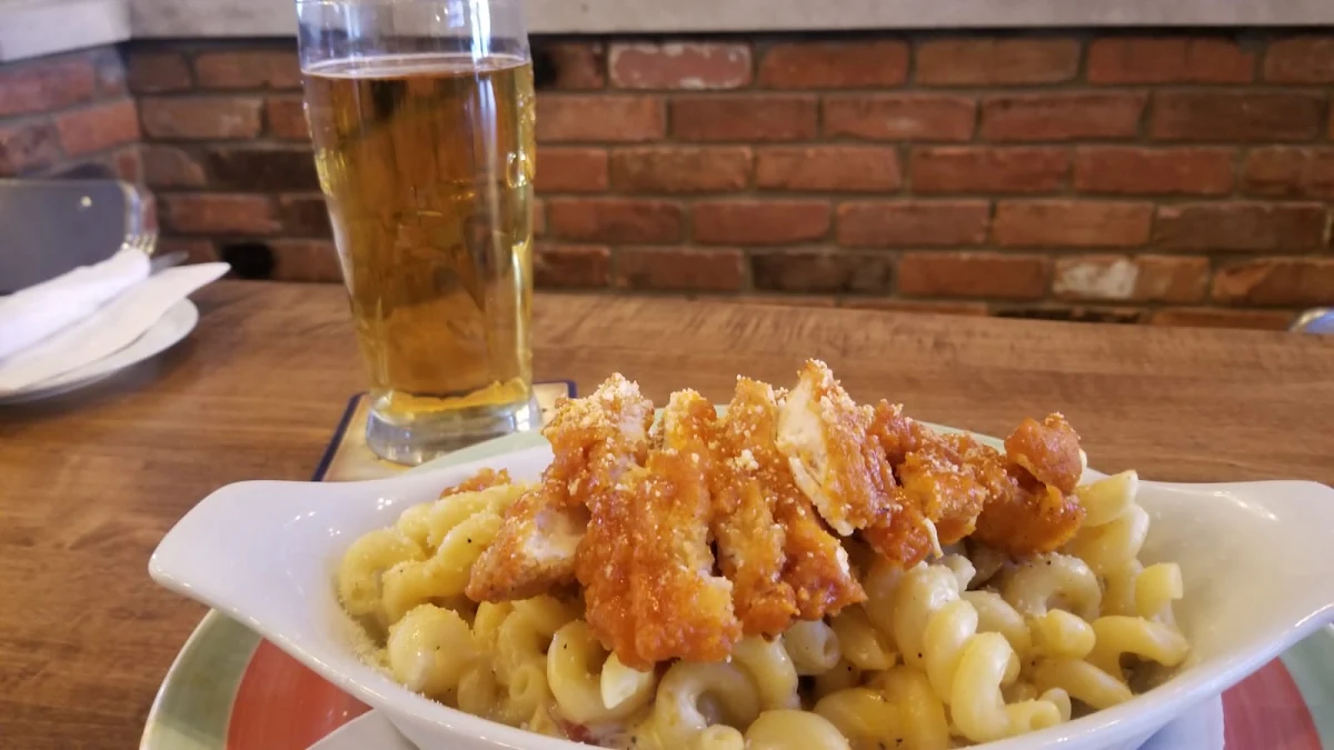 Twisted Mac & Cheese, Cracker Jack's Bar & Grill