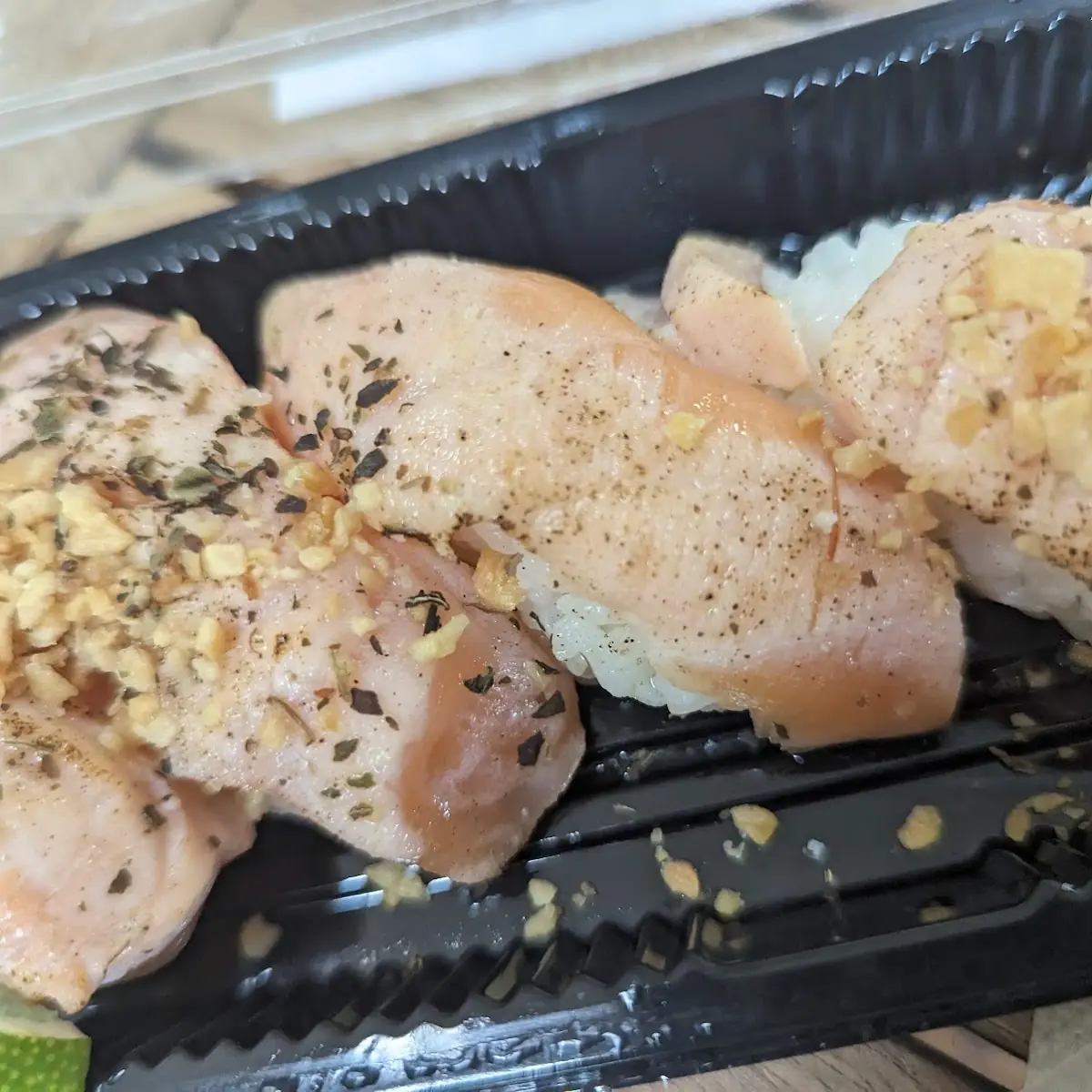 Seared Salmon Nigiri 5pc