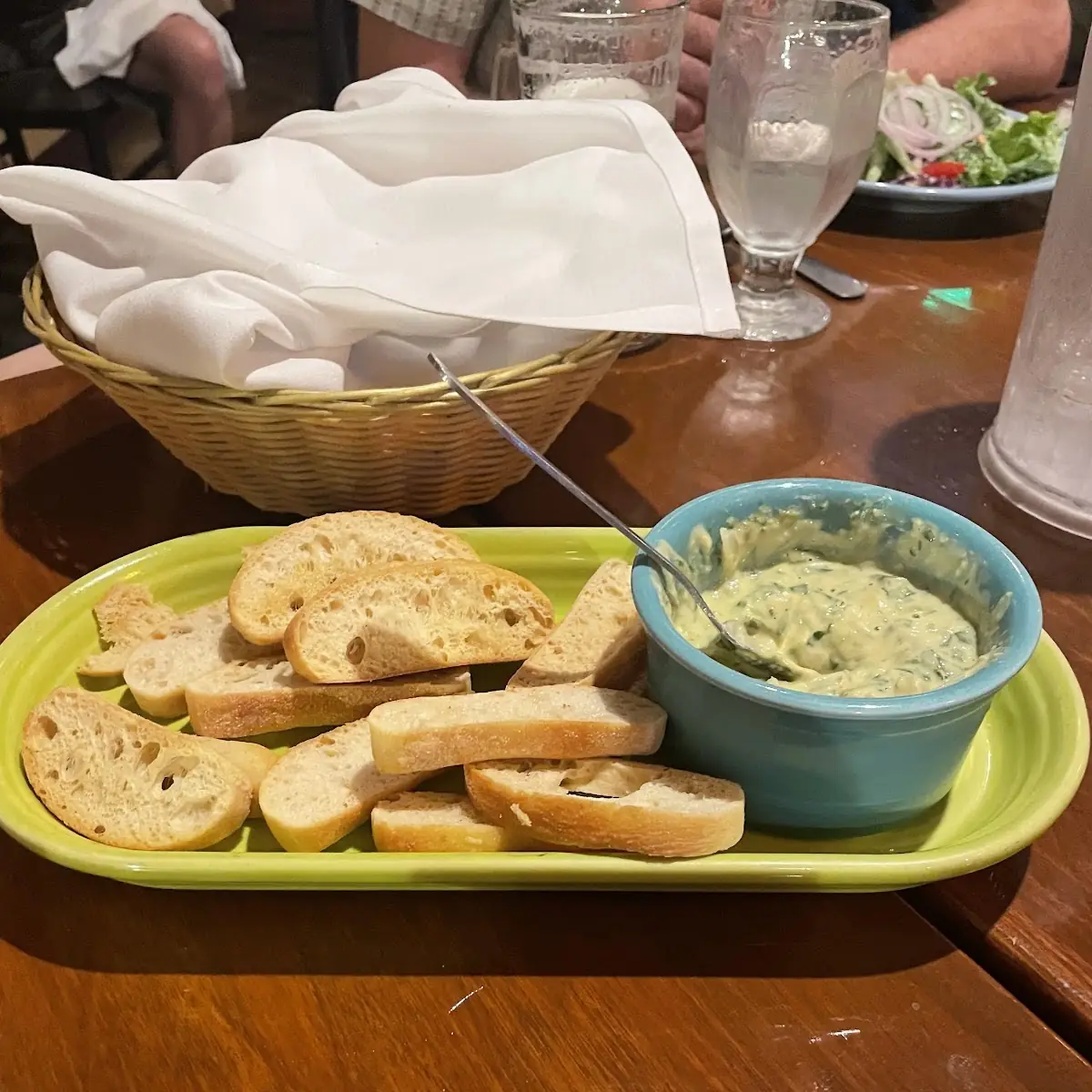 Cheezy Spinach and Artichoke Dip