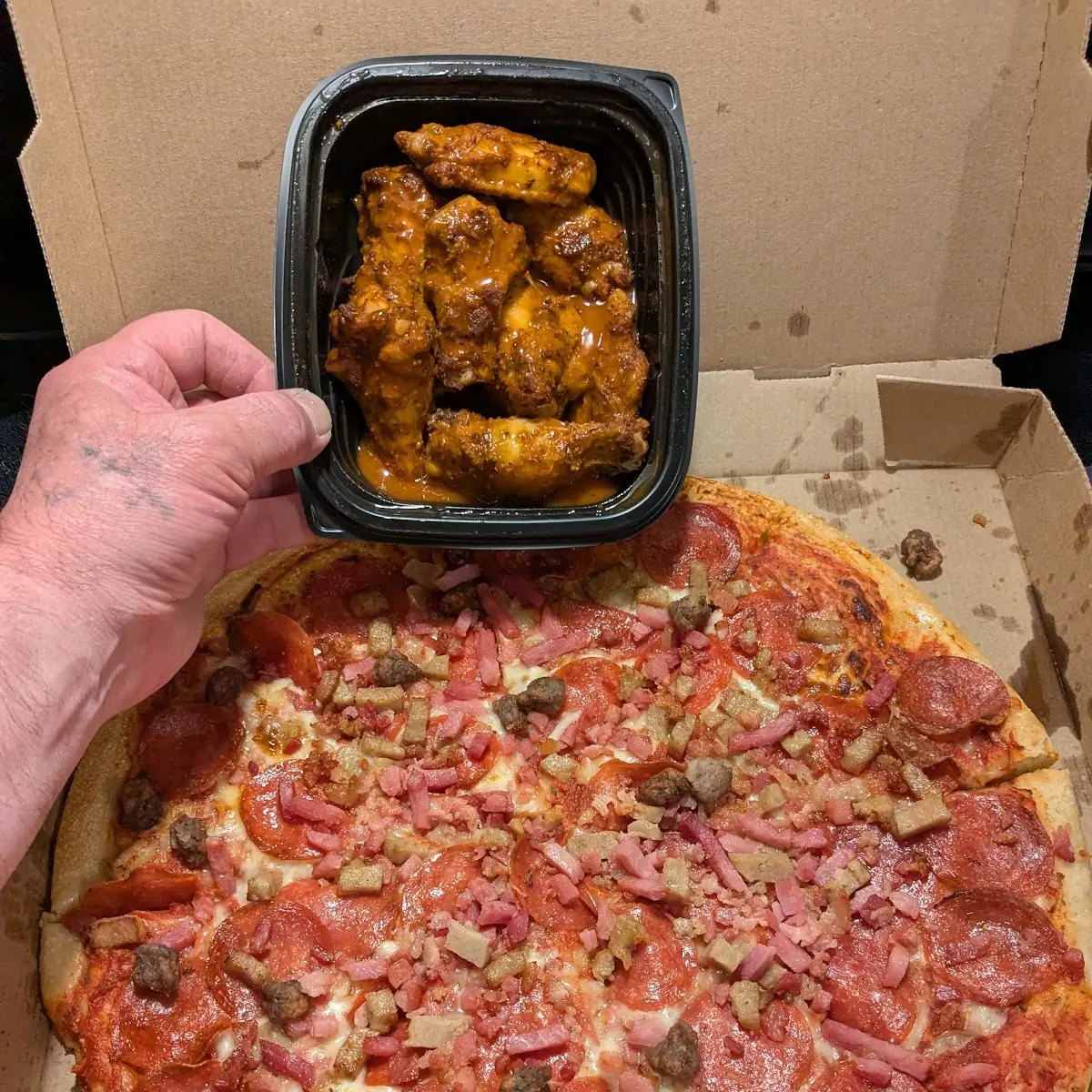Pizza w Buffalo Wings
