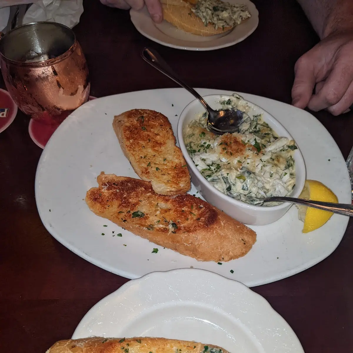 Lump Crab & Spinach Dip with Garlic Bread