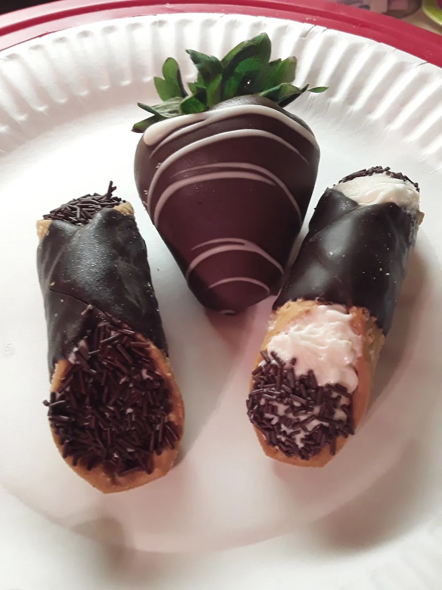 Chocolate Covered Strawberries and Betholi