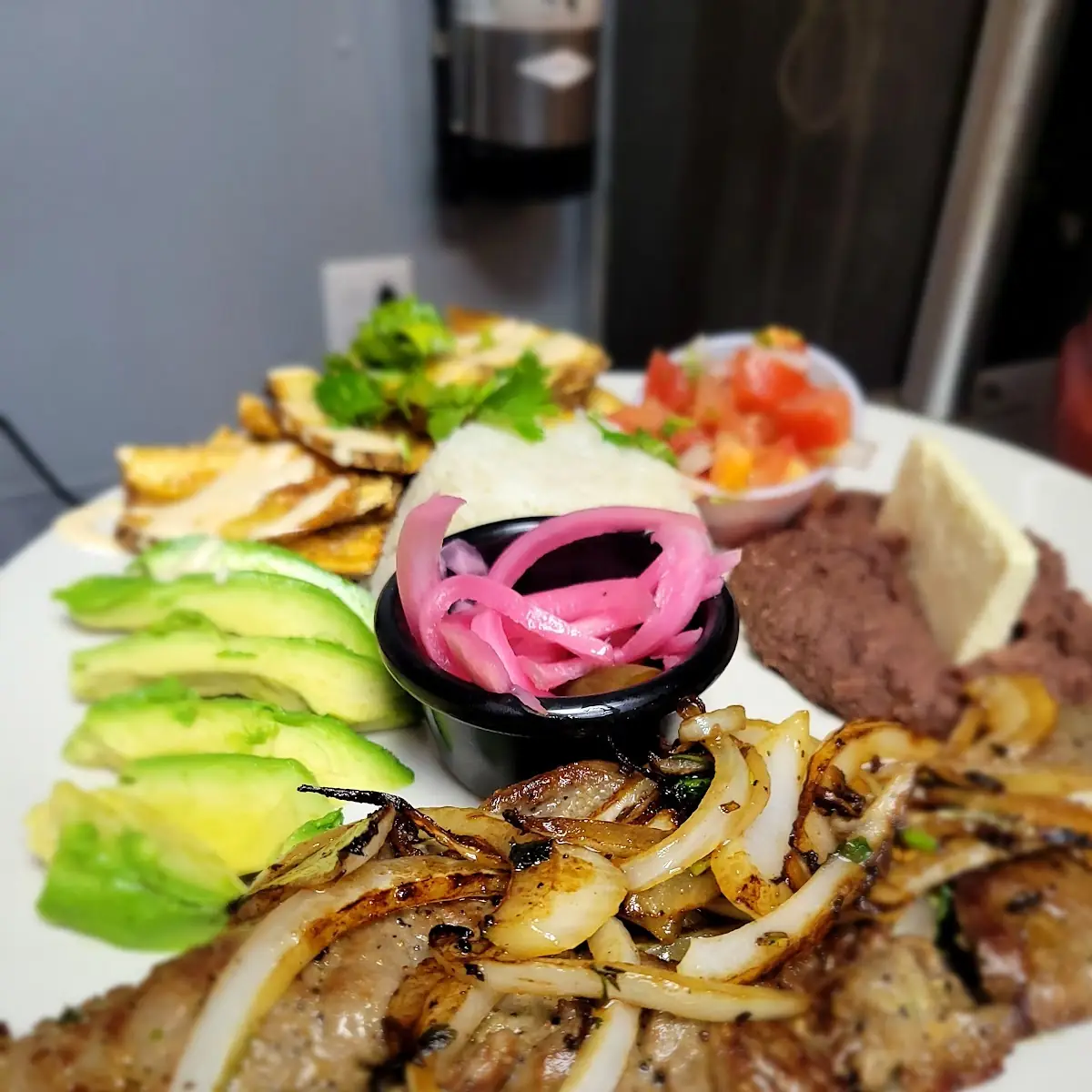 Carne Asada Con Tajadas