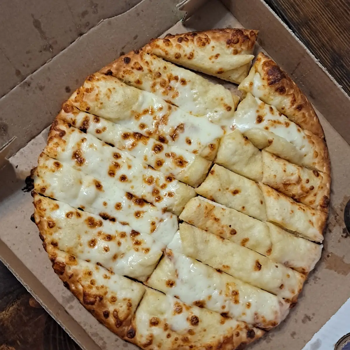 Extra Cheesy Alfredo Pizza
