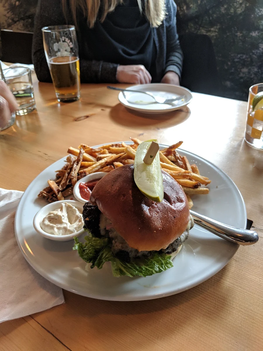 Hamburger, Bruce Wine Bar