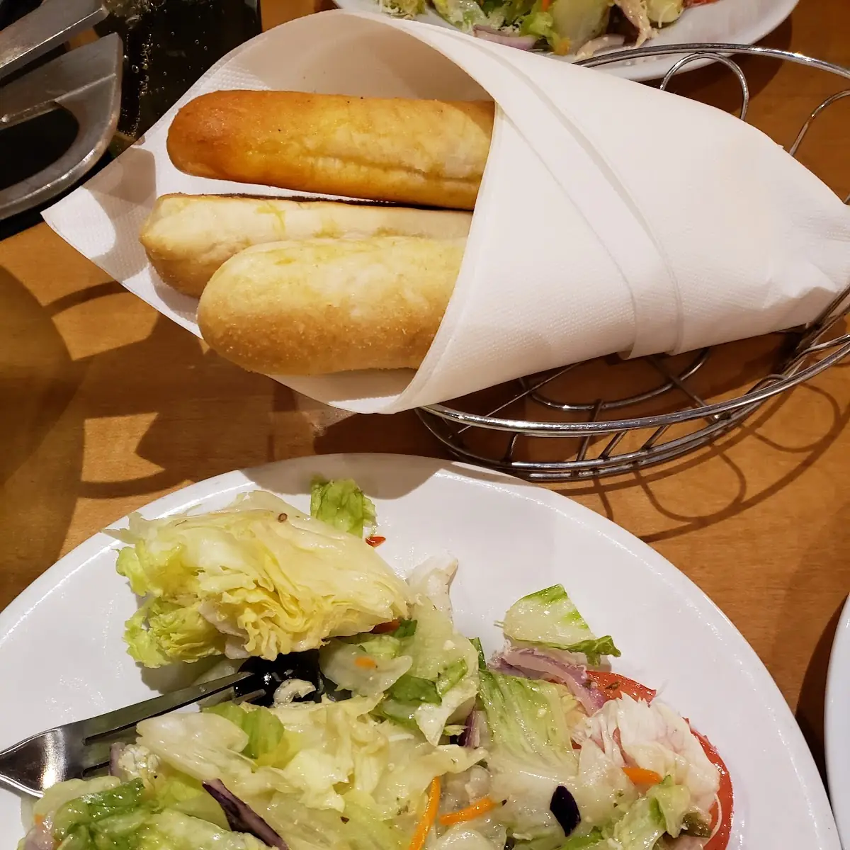 Never Ending Soup Salad & Breadsticks