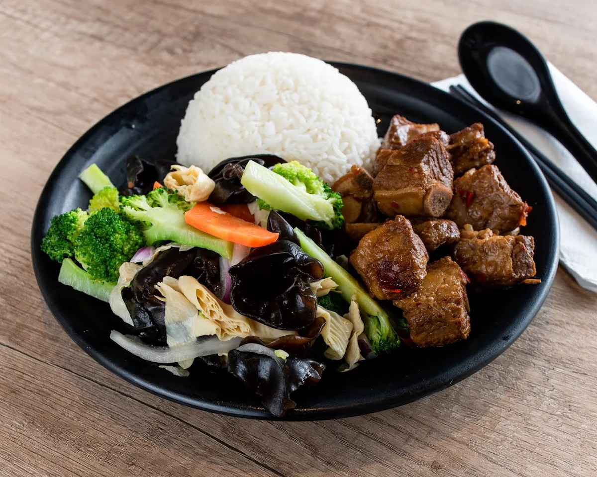 C08. Chicken Giblet Combo (小炒鸡杂套餐饭)
