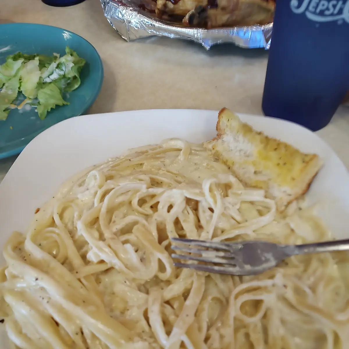 Kid's Alfredo with Garlic Bread