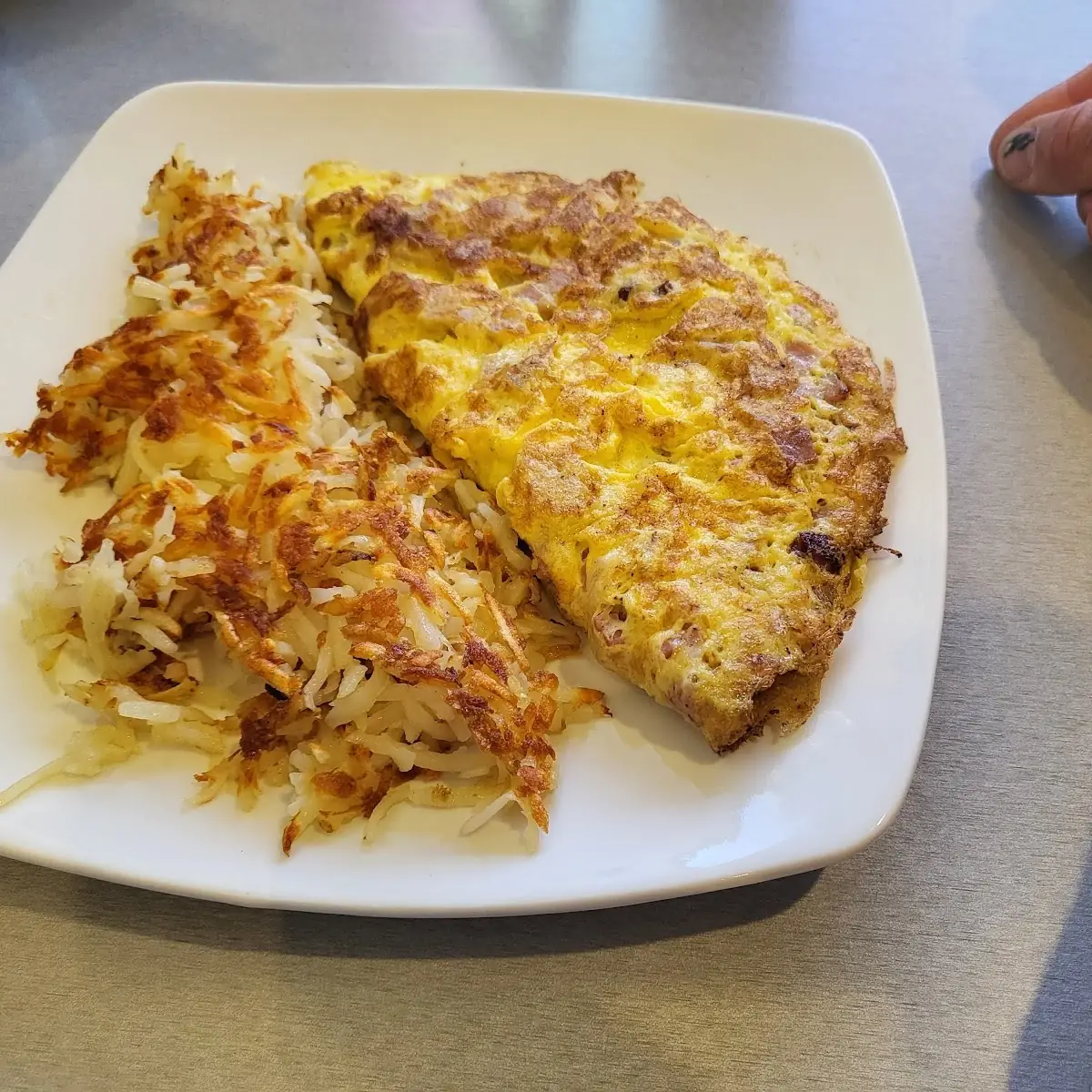 Omelette & Hash Browns