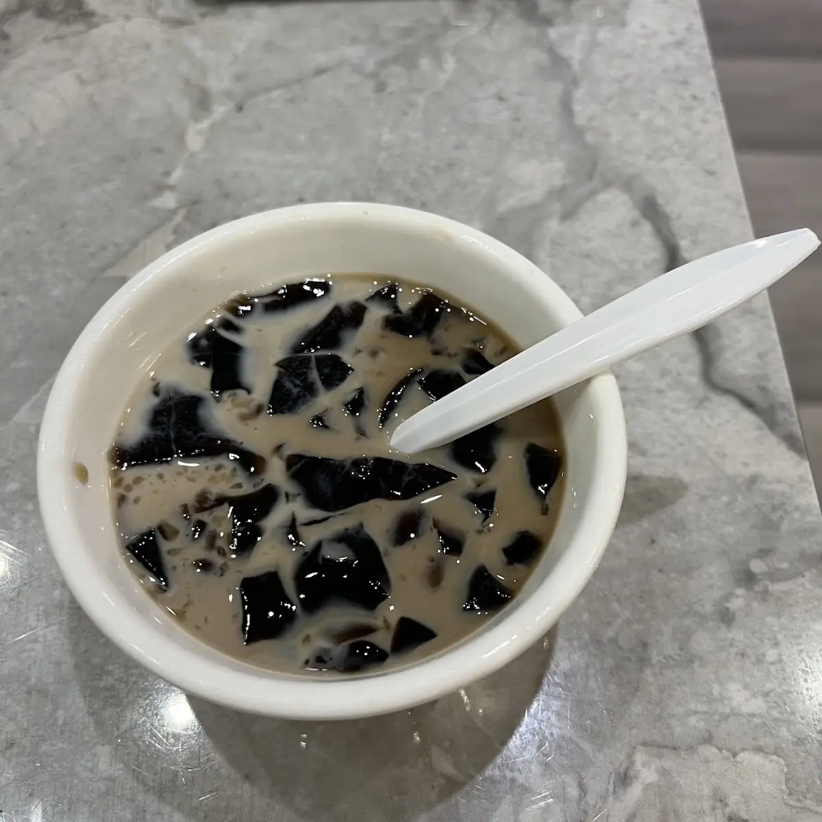 Grass Jelly with Cream