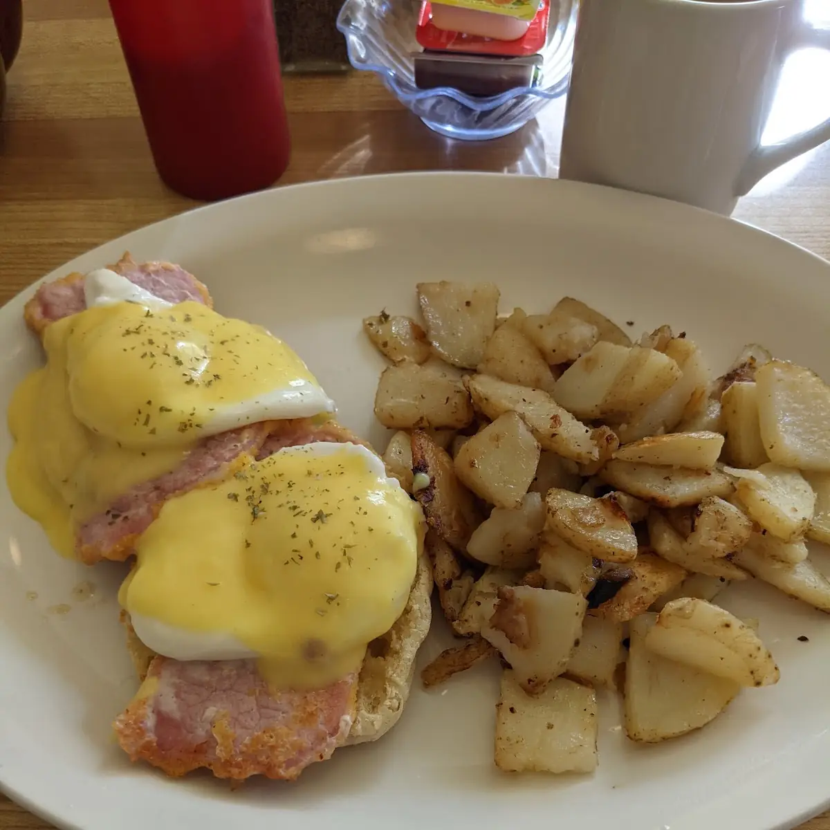 Eggs Benedict, Downtown Diner