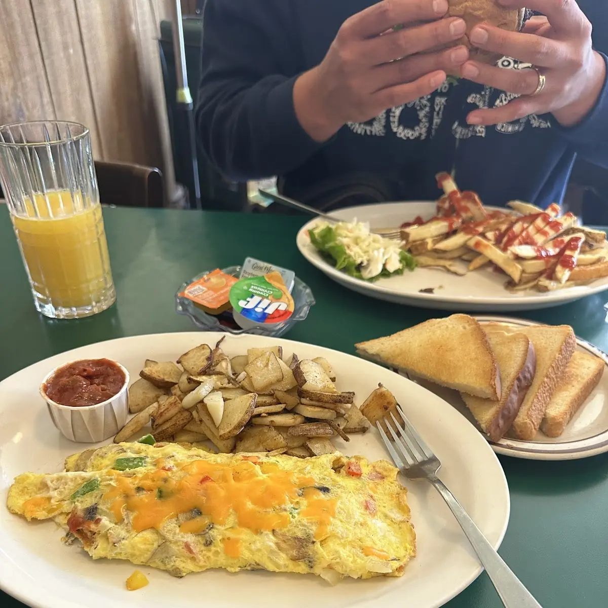 Highlights, Downtown Diner