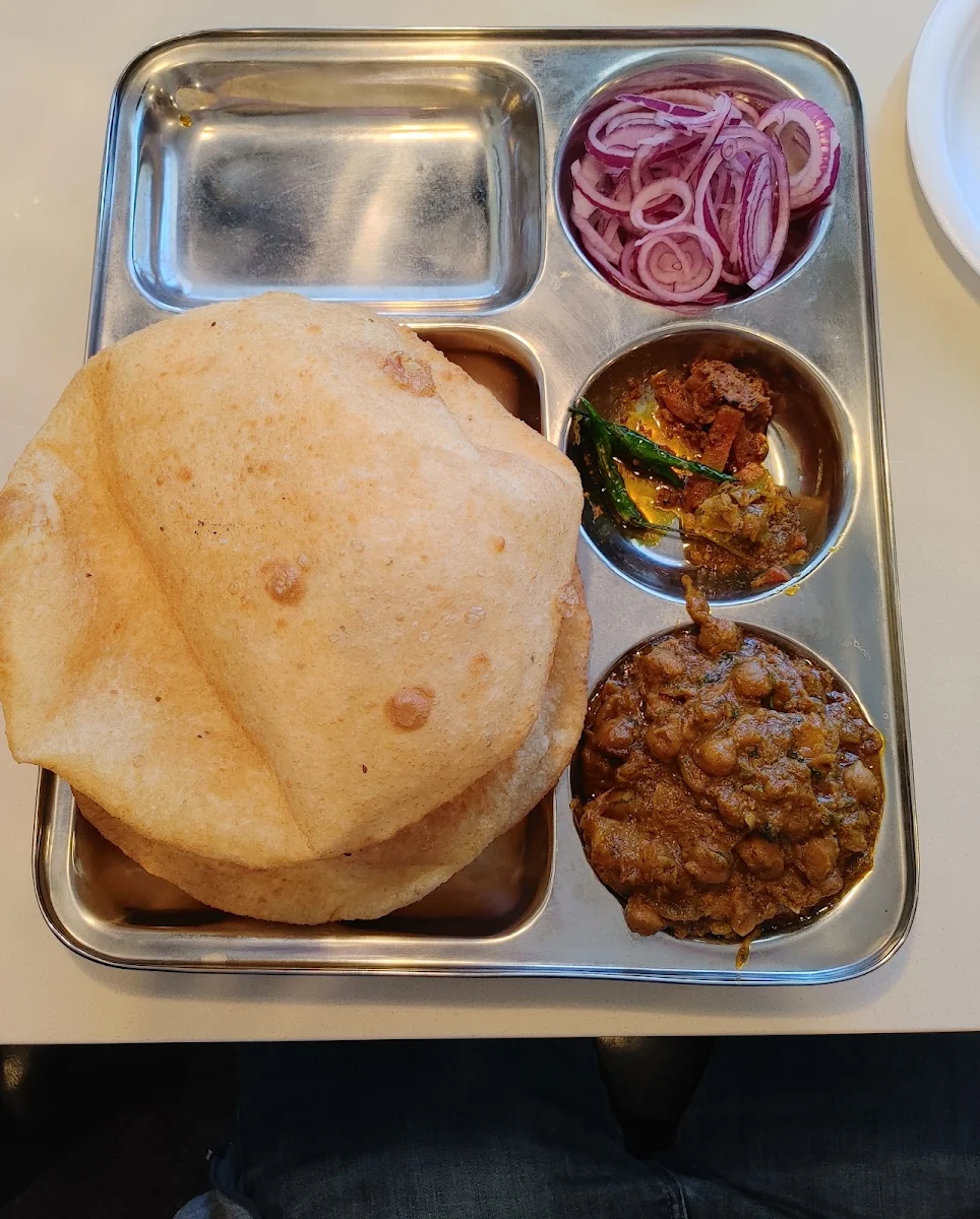 Chole Bhature, Guru india restaurant