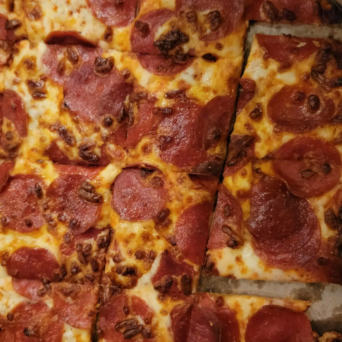 Thin Crust Pepperoni Pizza
