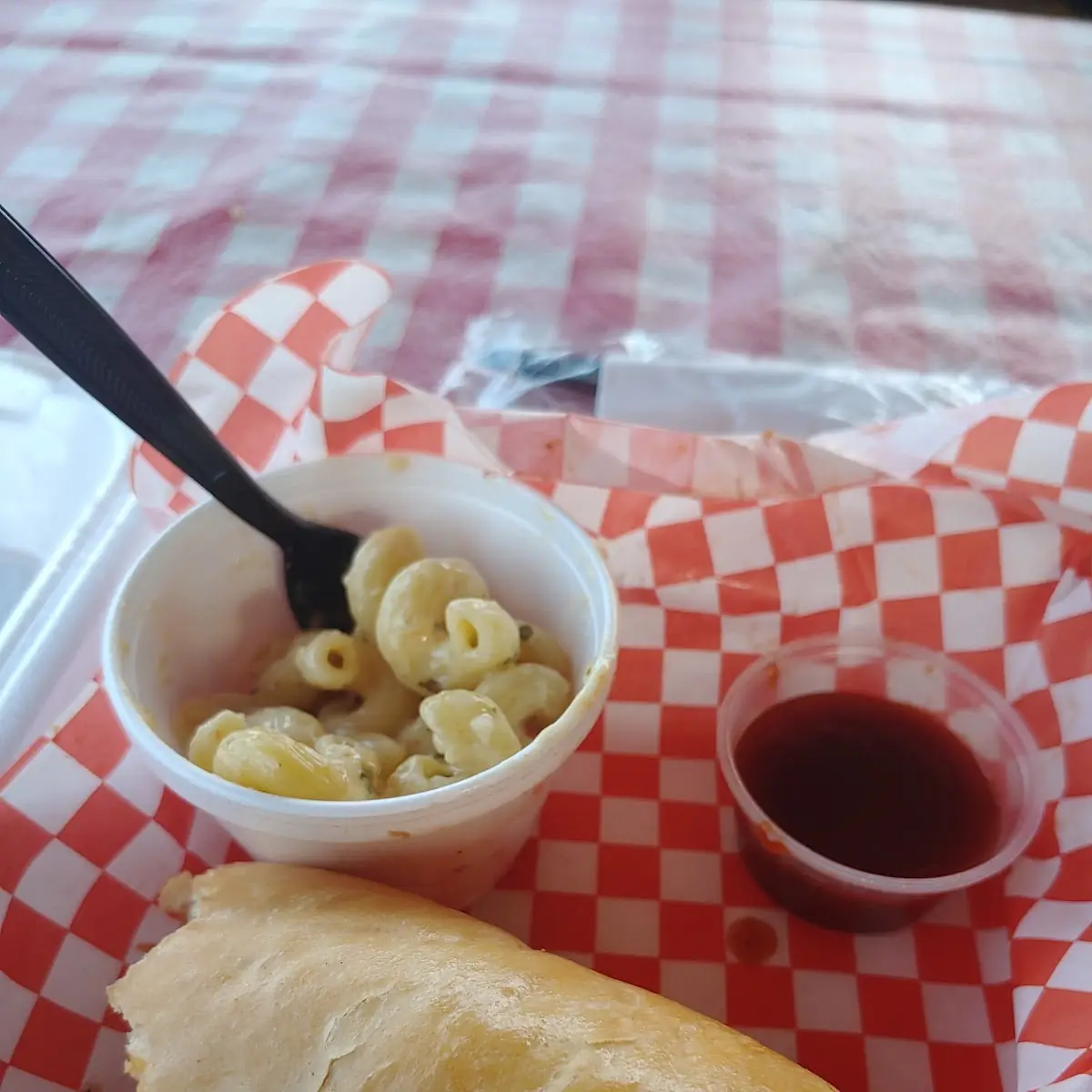 Tri Tip Sandwich with Spicy Mac & Cheese