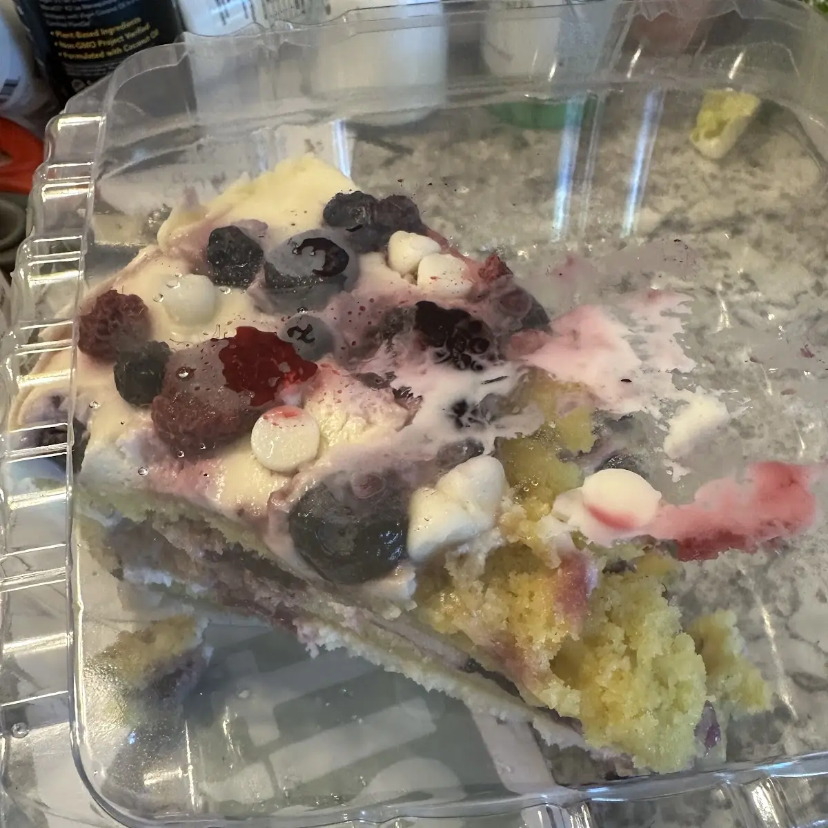 White Chocolate Berry Cake