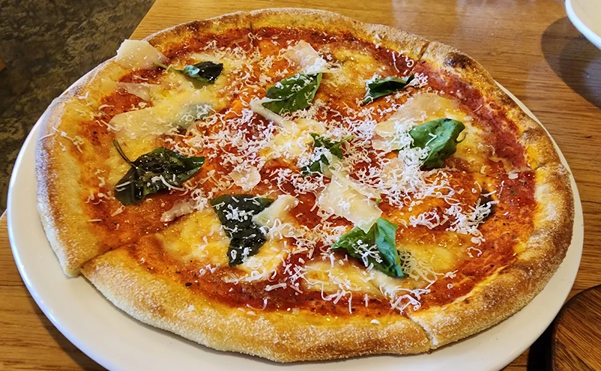 Pizza Margherita, Frankie's Italian Winnipeg