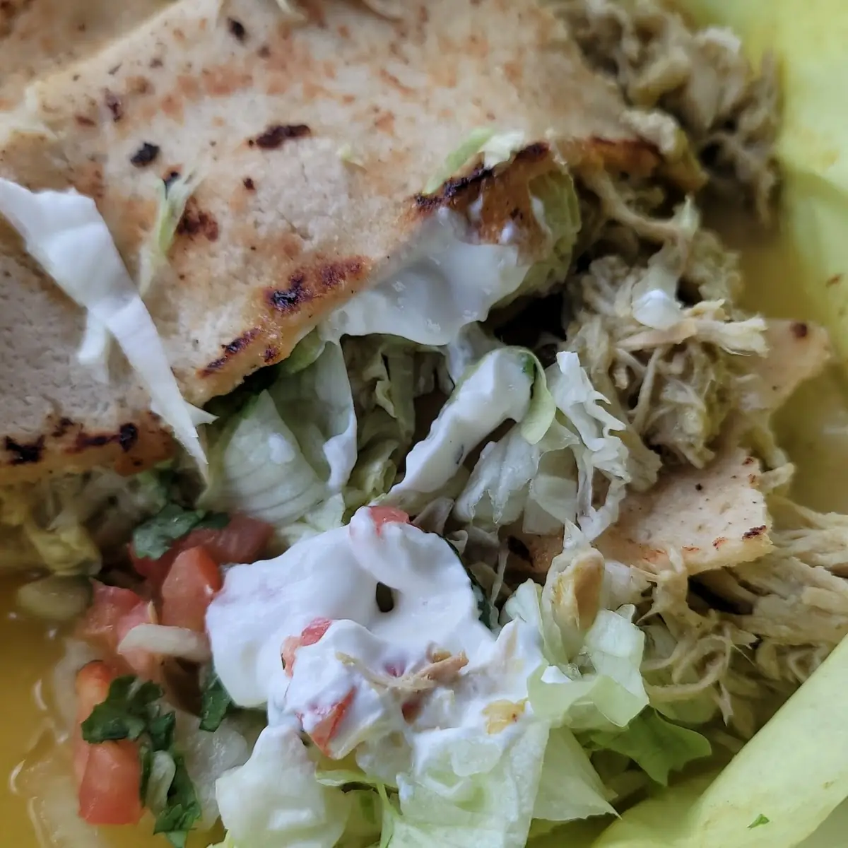 Quesadilla de Pollo En Salsa Verde