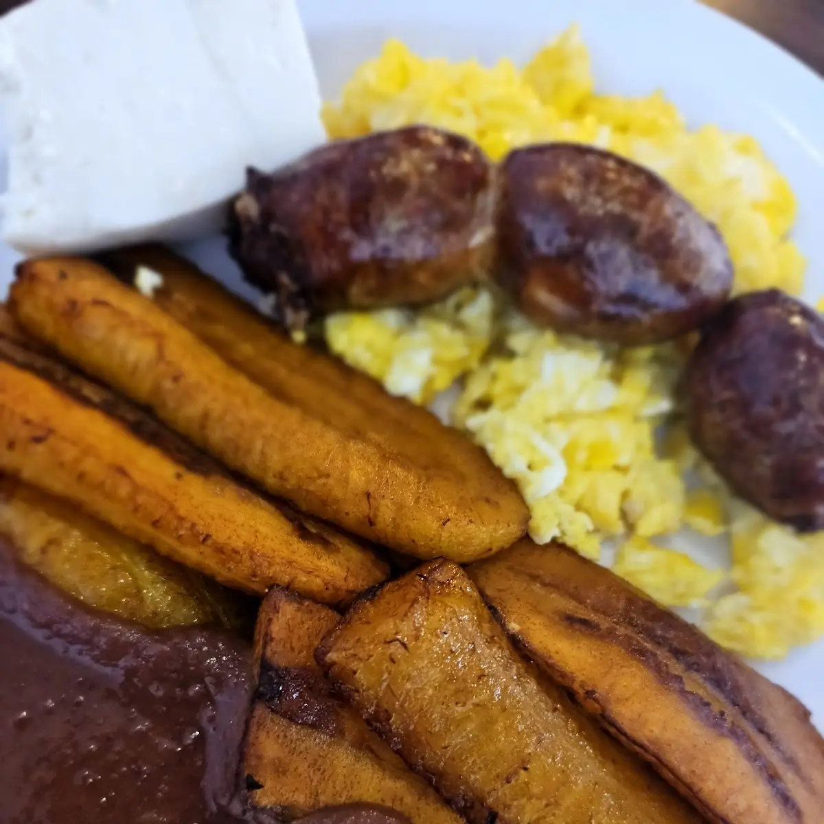 Desayuno Típico Con Chorizo