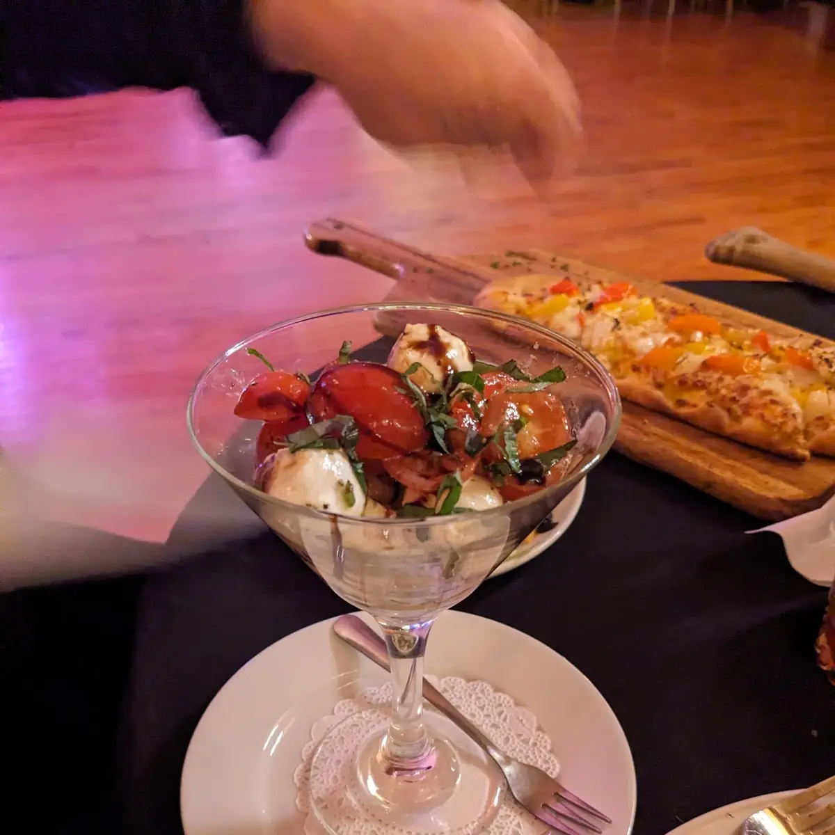 Fresh Mozzarella Tomato & Basil Caprese Salad