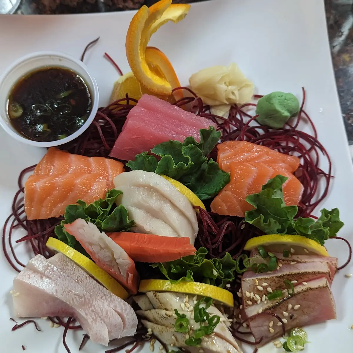 Sashimi Deluxe (24 pcs)