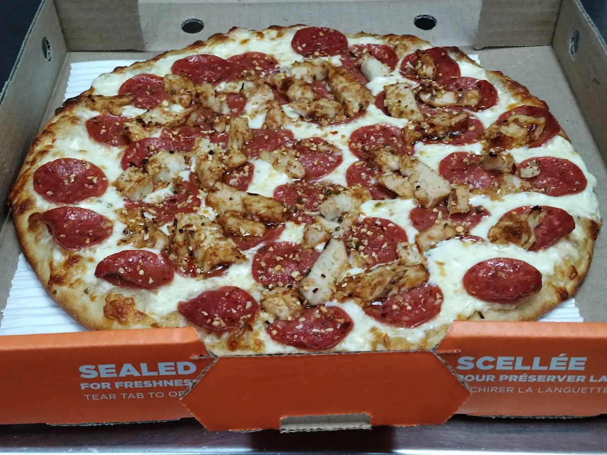 Garlic Peperoni Chicken Pizza