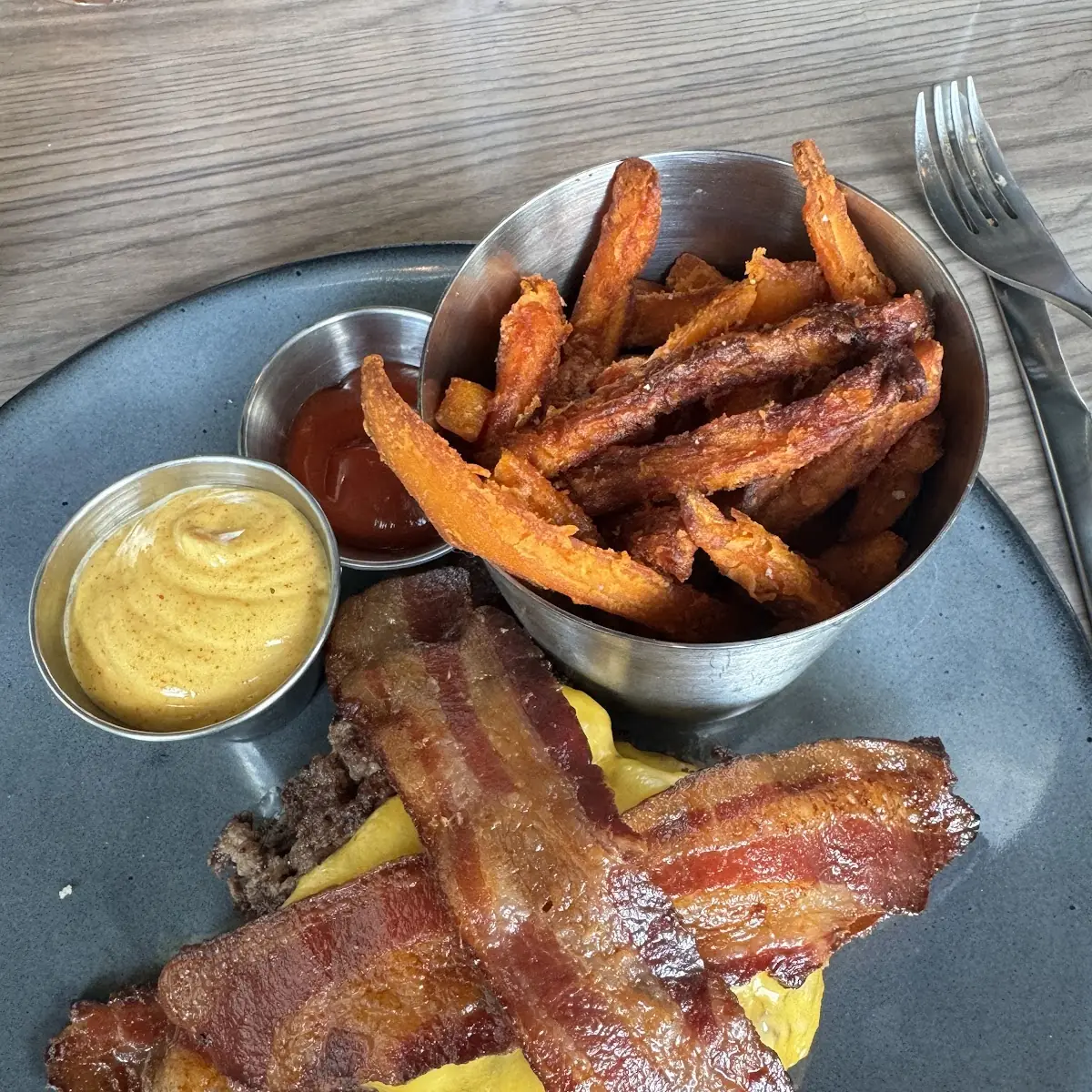 Cheeseburger with Sweet Potato Fries