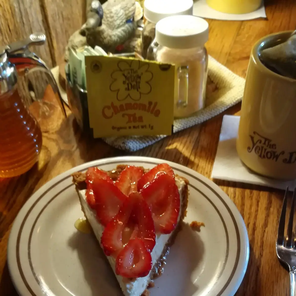 Cream Cheese Pie with Fresh Strawberries