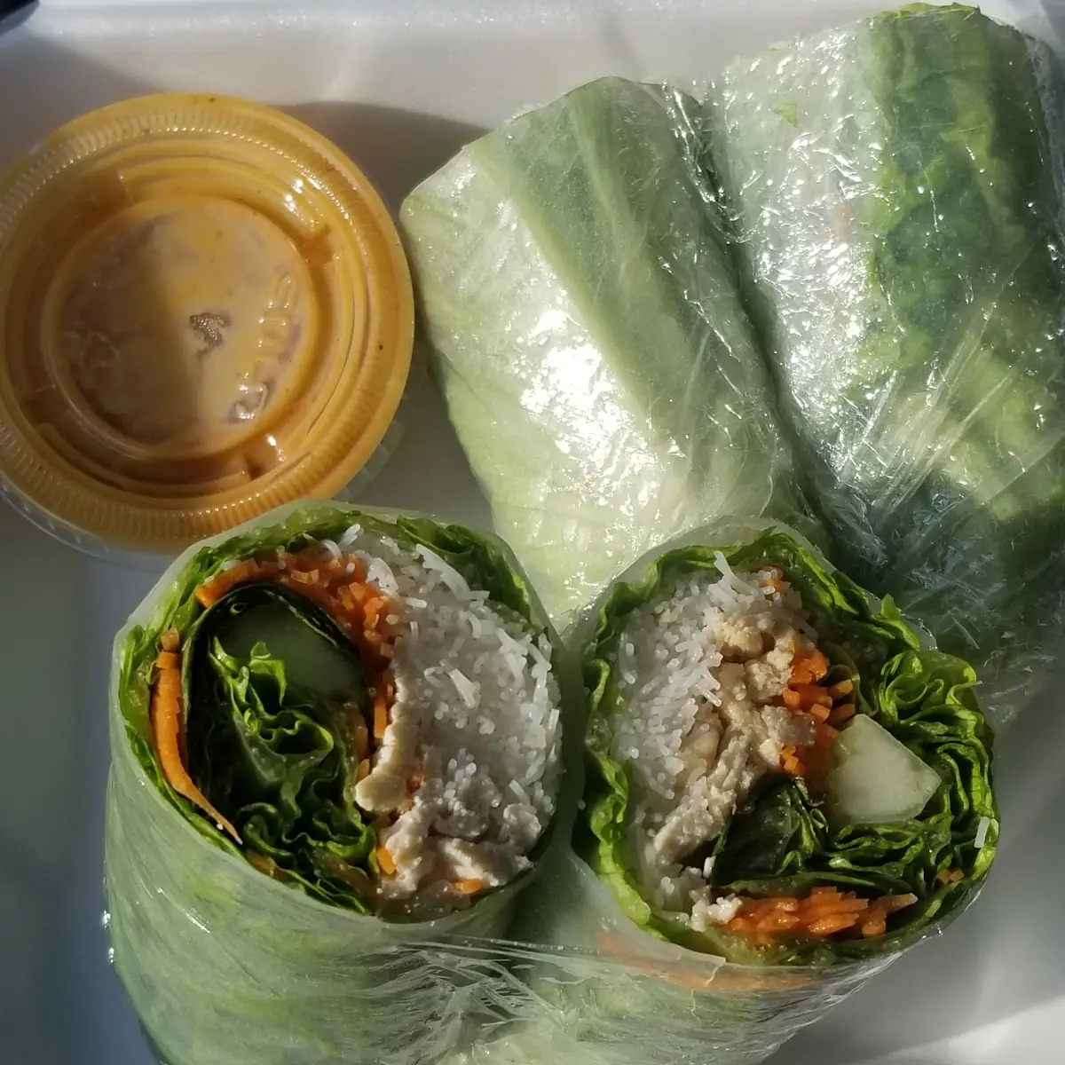 Fresh Spring Roll with Peanut Sauce