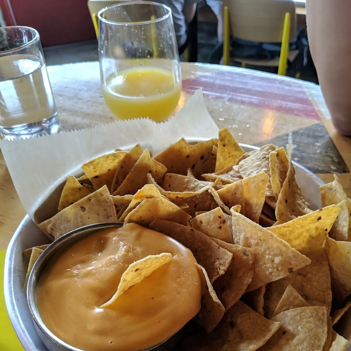 lg Chips & Queso