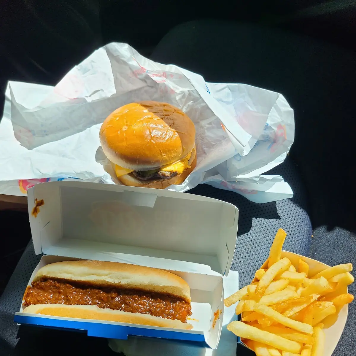 Chilli Dog Fries Cheeseburger