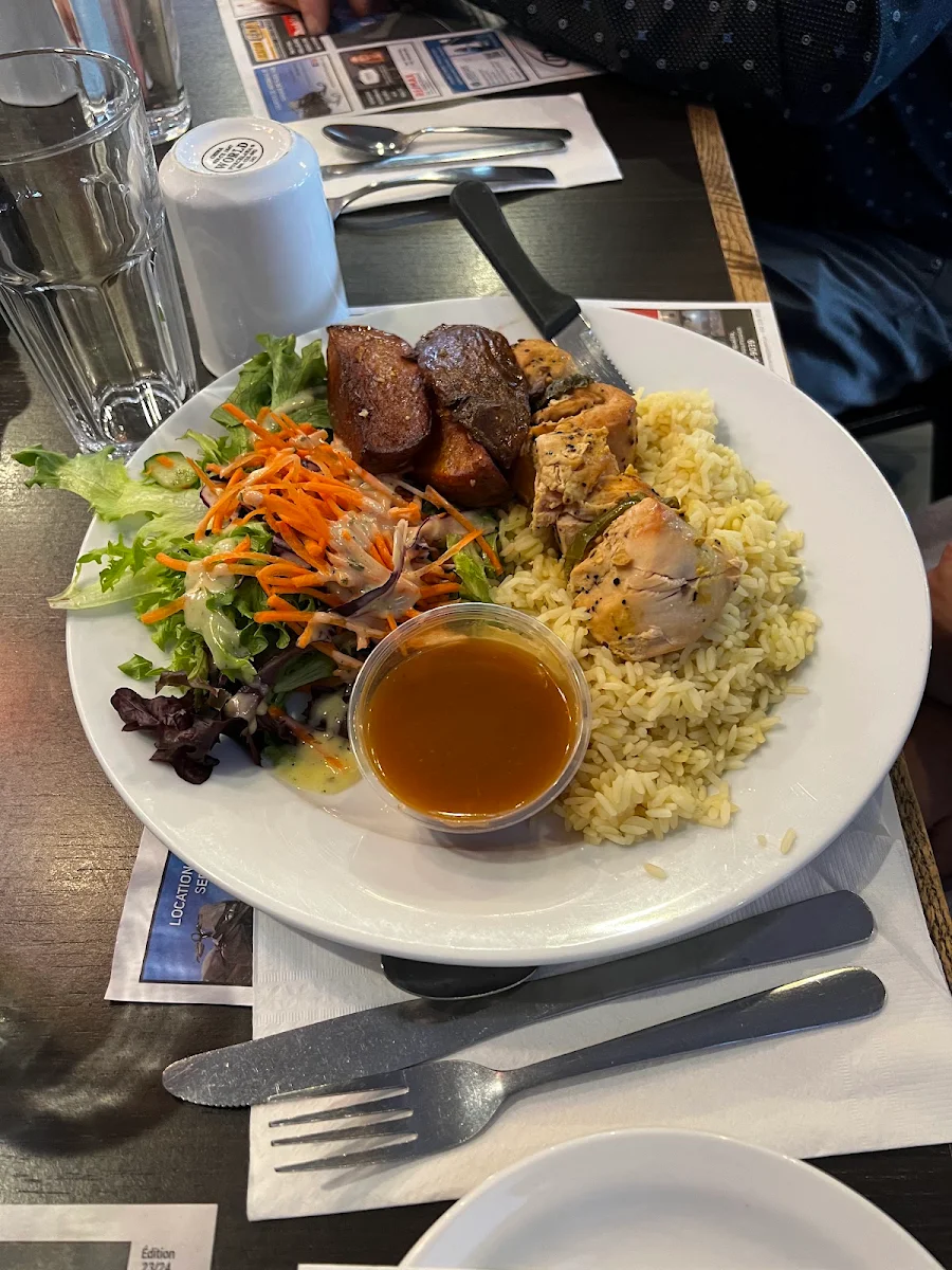 Brochette de Poulet Accompagné, Restaurant Les Ailes du Sport