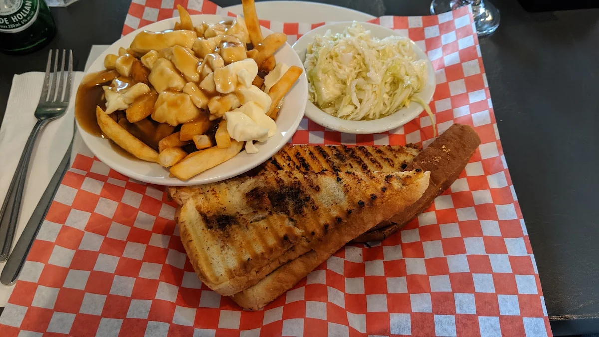 Grilled Cheese with Apples and Bacon, Restaurant Les Ailes du Sport
