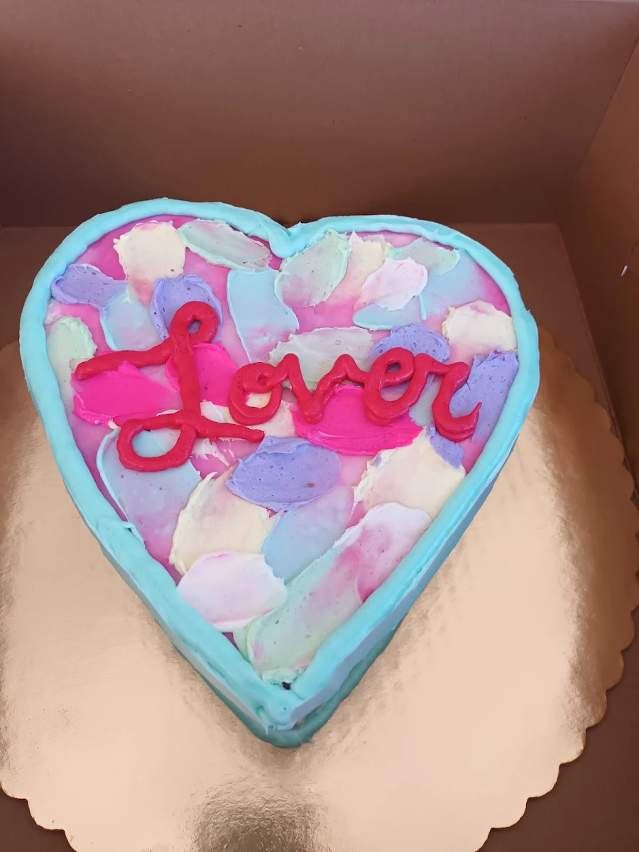 Heart Shaped Lover Themed Cake