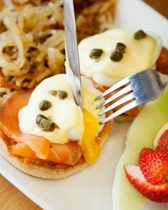 Bénédictine Saumon Fumé Et Câpres Smoked Salmon And Capers Benedictine, Tutti Frutti déjeuner et diner